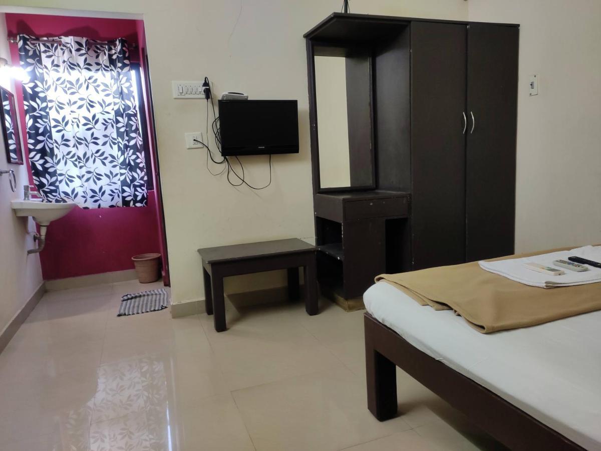 Subasree Cottage Tirunallar Екстер'єр фото