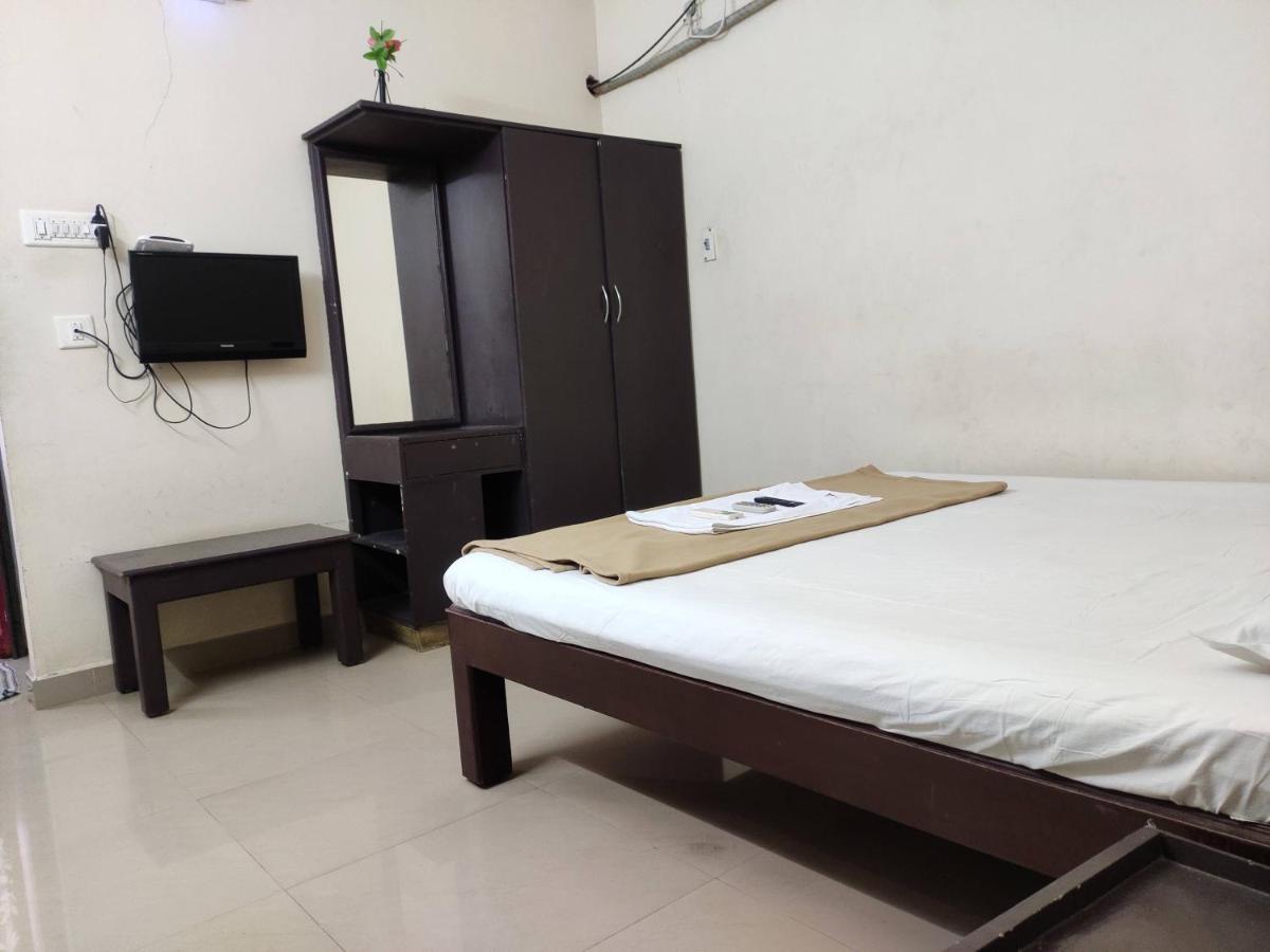 Subasree Cottage Tirunallar Екстер'єр фото