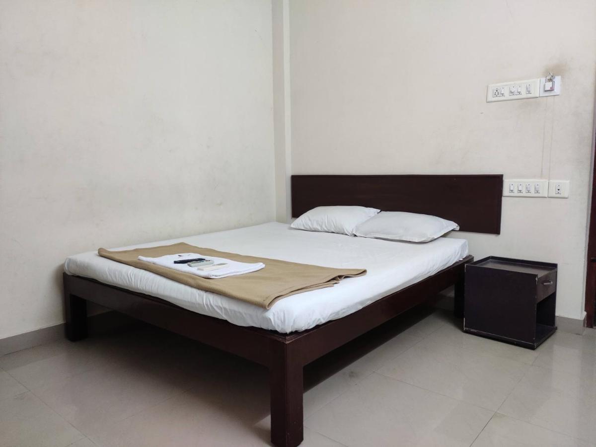 Subasree Cottage Tirunallar Екстер'єр фото