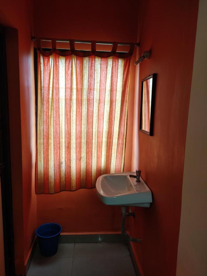 Subasree Cottage Tirunallar Екстер'єр фото