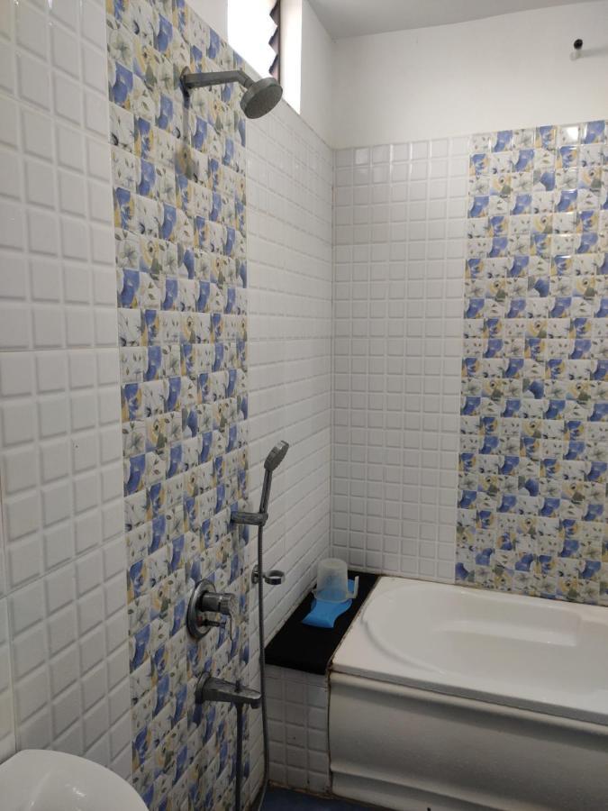 Subasree Cottage Tirunallar Екстер'єр фото