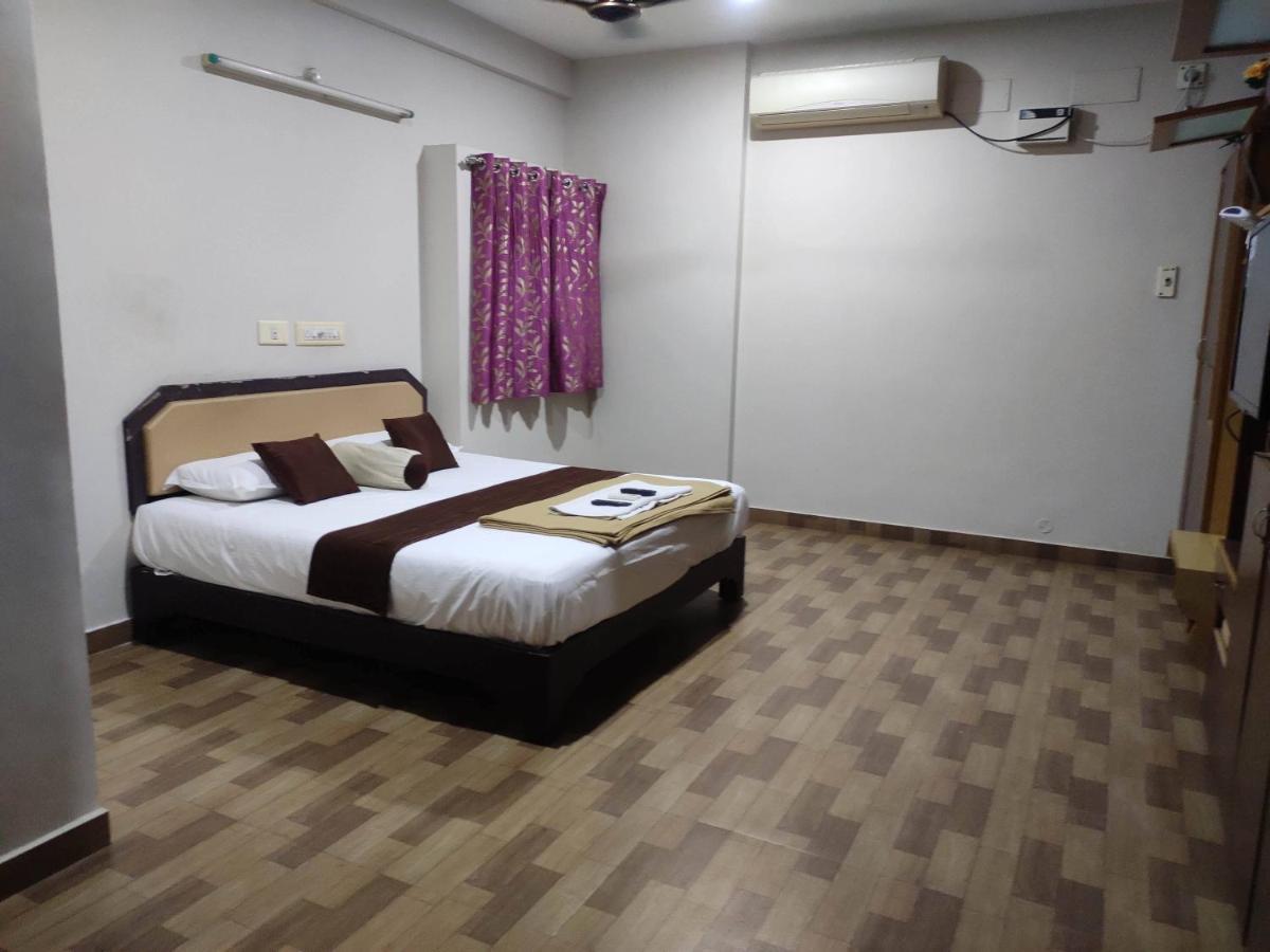 Subasree Cottage Tirunallar Екстер'єр фото