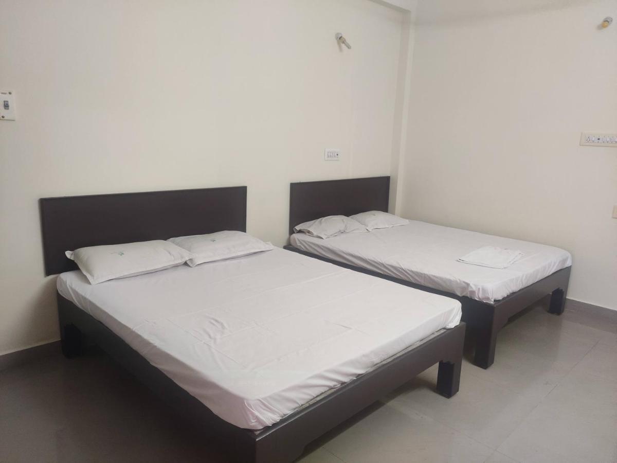 Subasree Cottage Tirunallar Екстер'єр фото