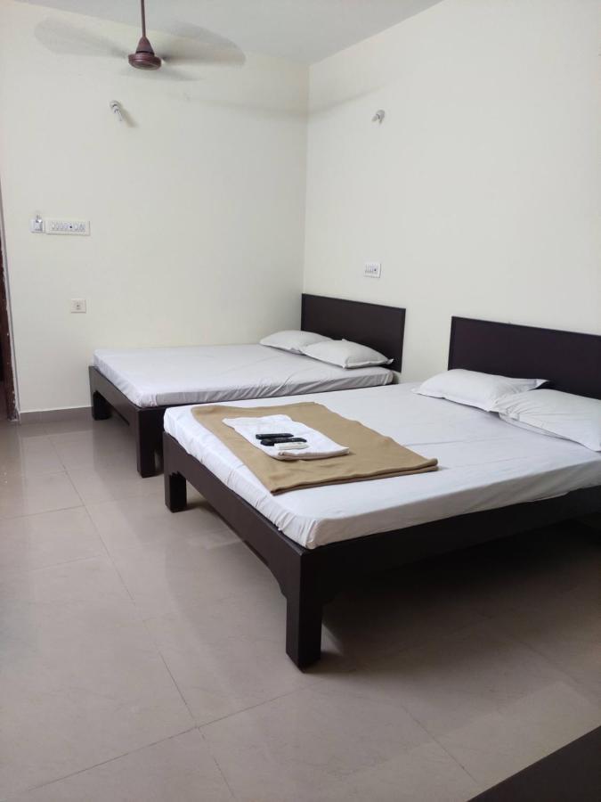 Subasree Cottage Tirunallar Екстер'єр фото