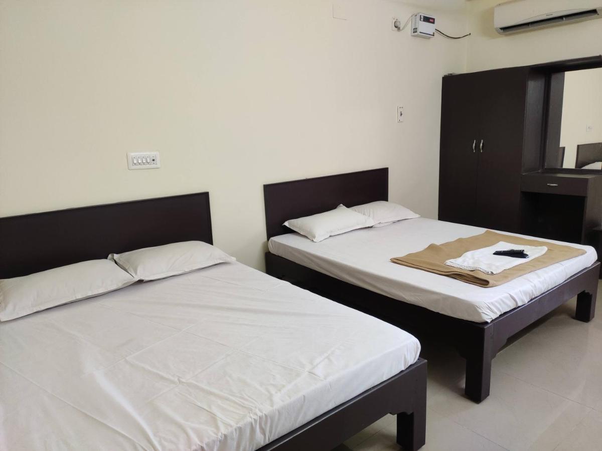 Subasree Cottage Tirunallar Екстер'єр фото