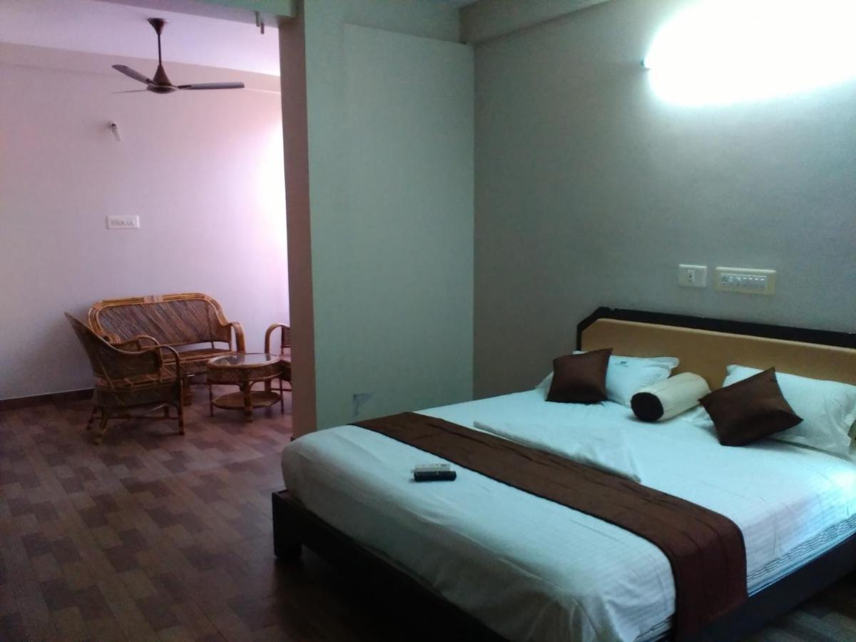 Subasree Cottage Tirunallar Екстер'єр фото