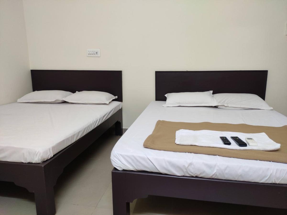 Subasree Cottage Tirunallar Екстер'єр фото